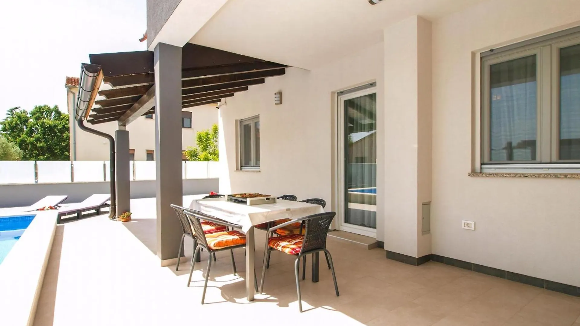 Villa Pikula Ferienwohnung Mit Gemeinsamem Pool Stinjan Croatia