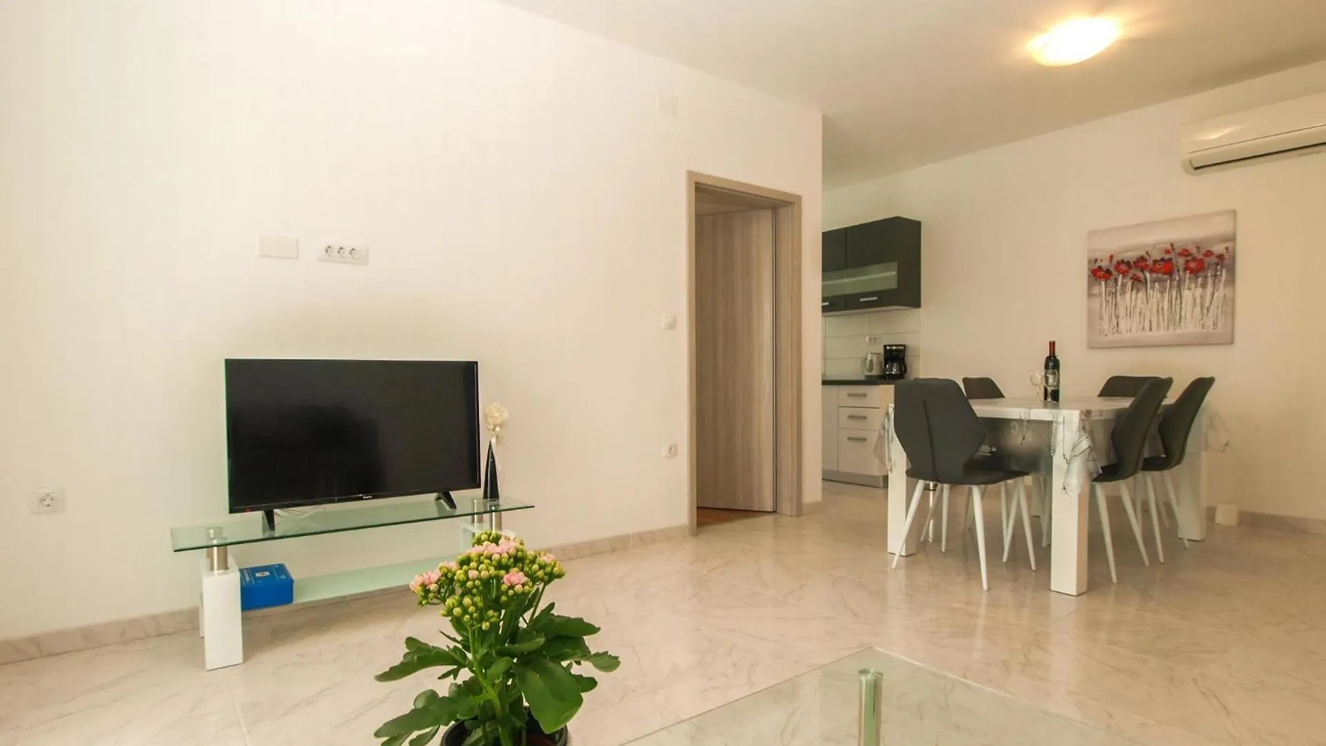 Villa Pikula Ferienwohnung Mit Gemeinsamem Pool Stinjan