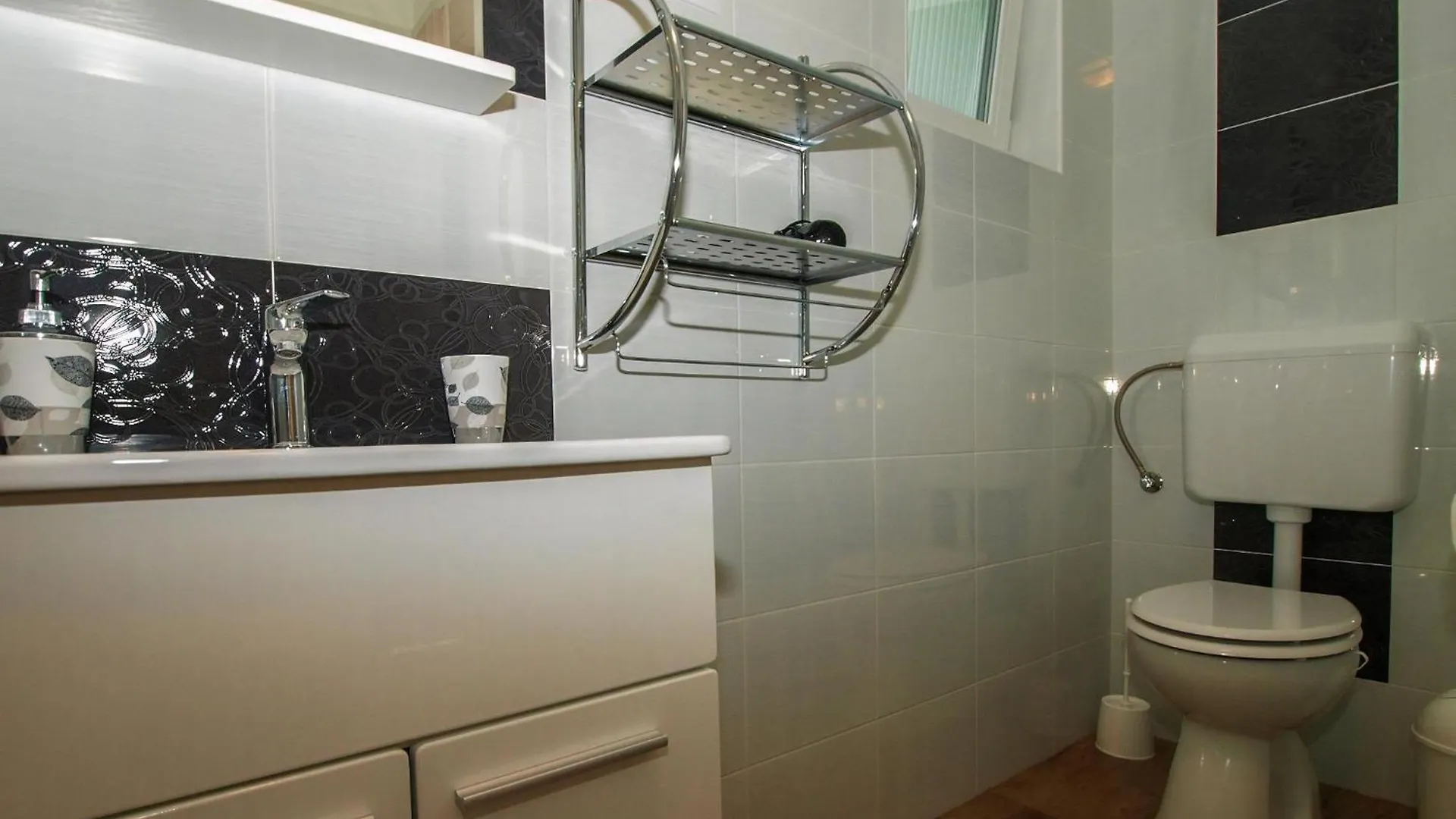 Villa Pikula Ferienwohnung Mit Gemeinsamem Pool Stinjan