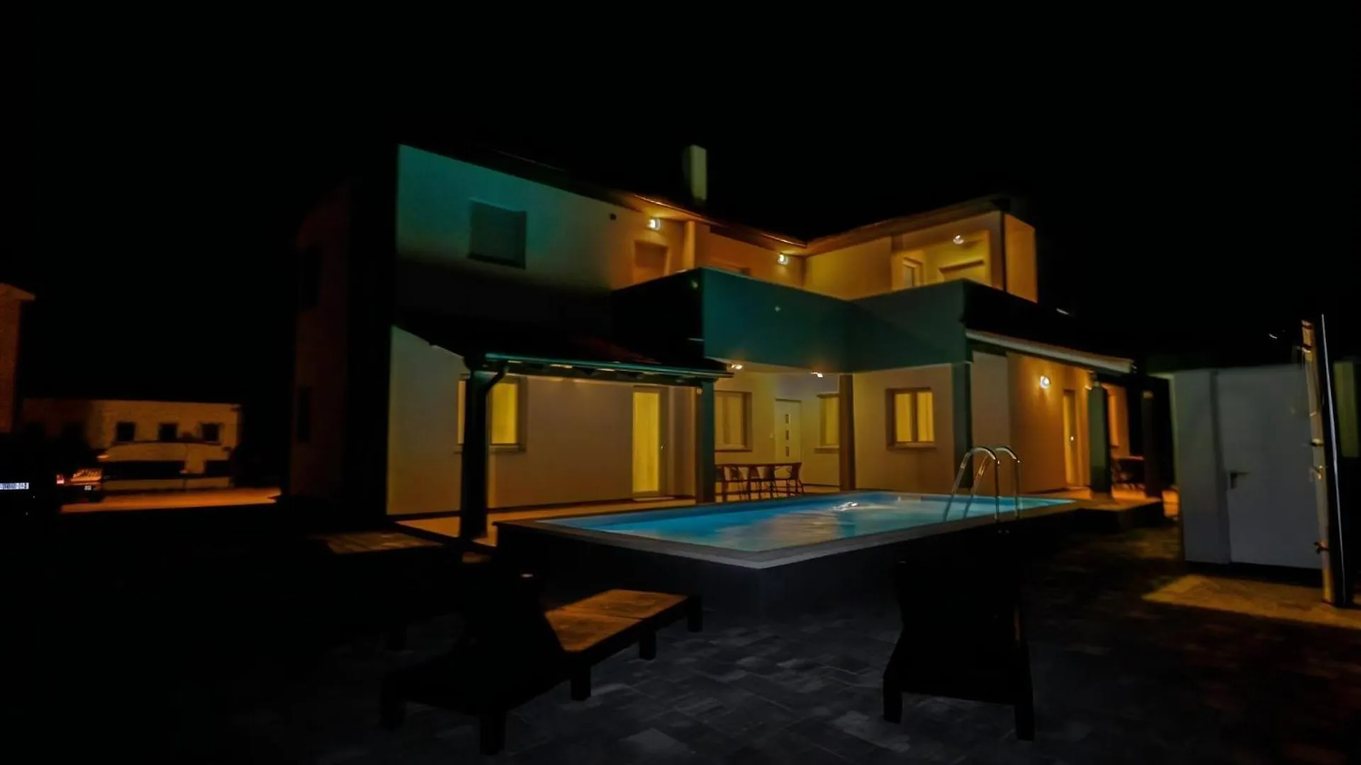 Villa Pikula Ferienwohnung Mit Gemeinsamem Pool Stinjan