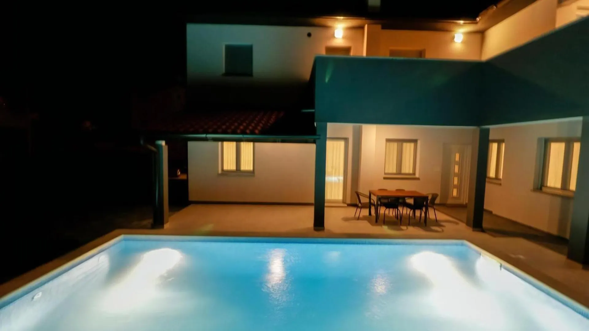 Villa Pikula Ferienwohnung Mit Gemeinsamem Pool Stinjan